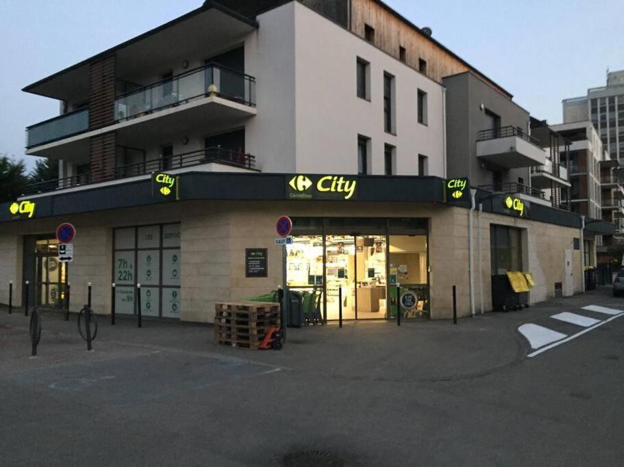 Logement A Brive Avec Terrasse Et Climatisation - Pres De La Gare Et Du Centre-Ville - Wifi Et Stationnement Gratuit Zewnętrze zdjęcie